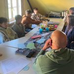 In Kleingruppen tüftelten die Jugendlichen Ideen aus