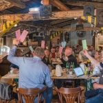Abstimmung des Entscheidungsgremiums auf dem Hüttenboden in der Fürst-Stolberg-Hütte Ilsenburg