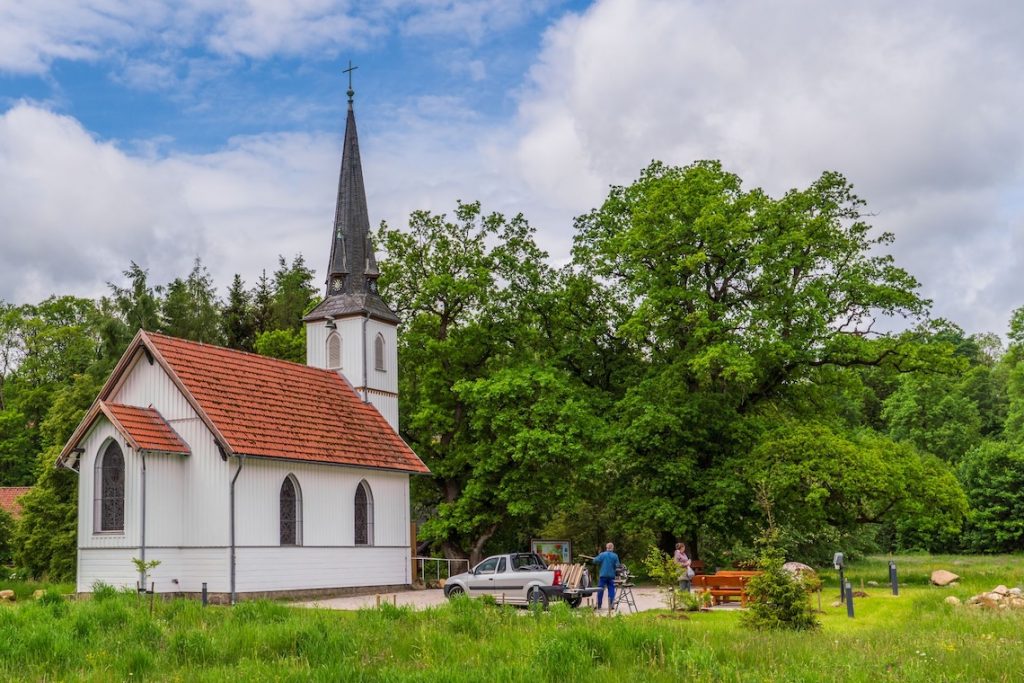Dorfgemeinschaftspunkt kleinste Holzkirche Deutschlands